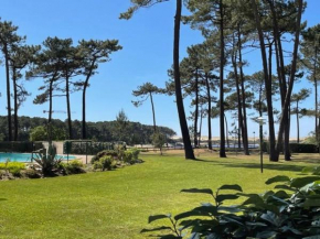 Charmant T2 avec piscine et terrasse face au lac, parking privé, animaux acceptés - FR-1-379-55